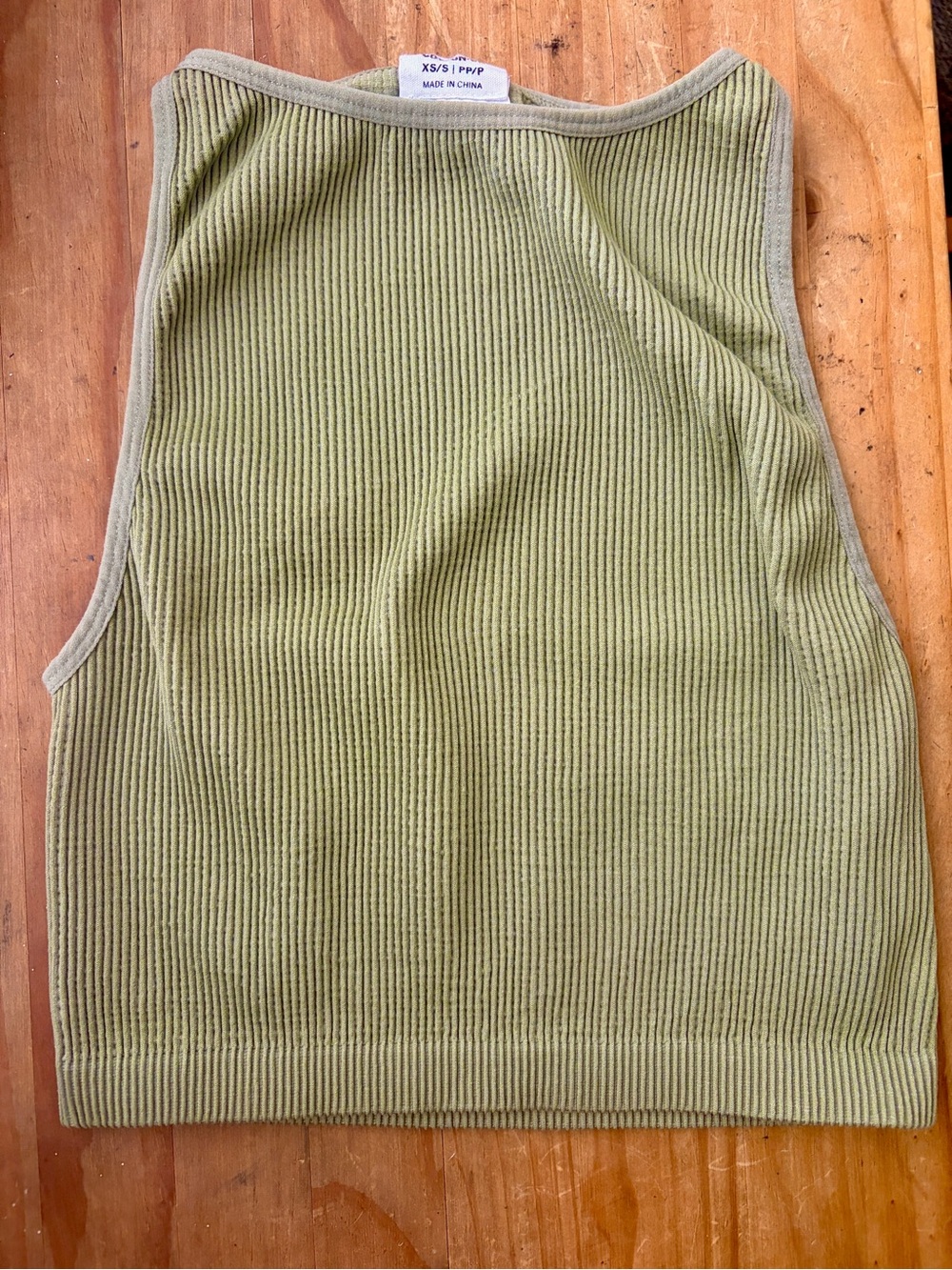 Ribbed, cropped tank top